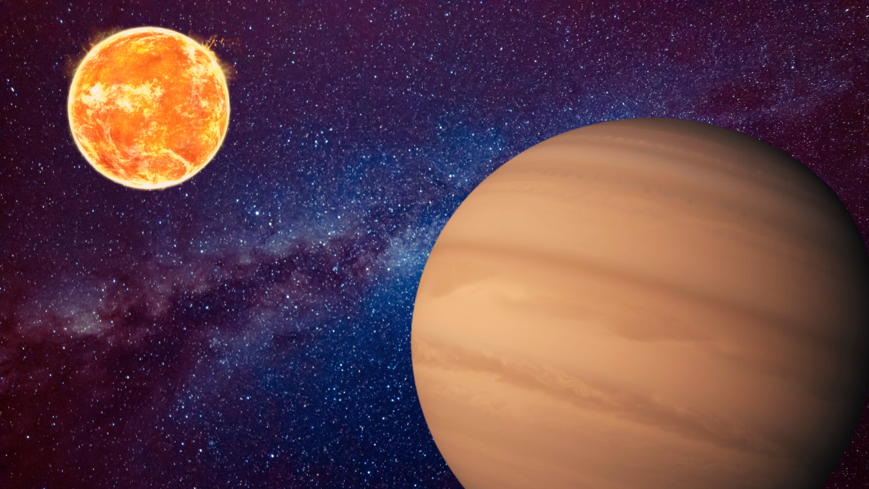  An illustration shows a suprisingly large gas giant planet orbiting a relatively tiny star. 