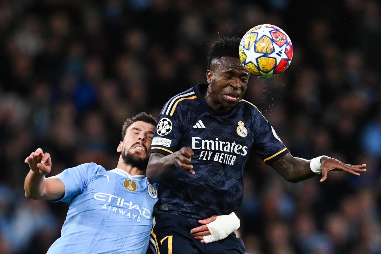 Ruben Dias de Manchester City et Vinicius Junior du Real Madrid lors du match retour en quart de finale de Ligue des Champions le 17 avril 2024.