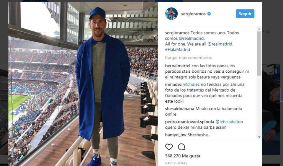 Entre los looks imposibles de Sergio Ramos, este con la ‘bata de su abuela’ y una ‘gorra del Burguer King’ se llevó todas las críticas: (Foto: Instagram)