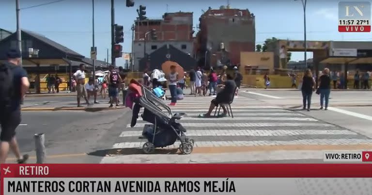 Manteros cortaron la avenida Ramos Mejía