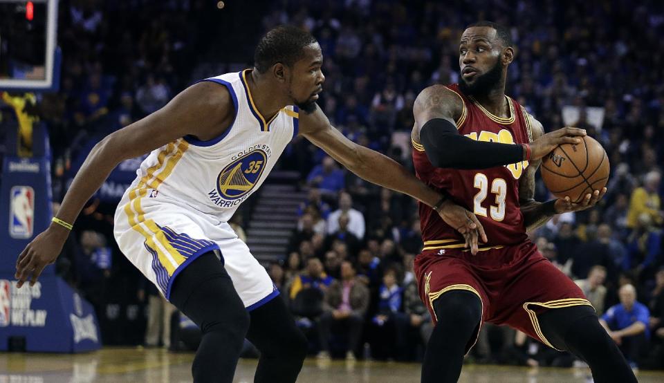 Golden State Warriors' Kevin Durant, left, defends against Cleveland Cavaliers' LeBron James during the first half of an NBA basketball game, Monday, Jan. 16, 2017, in Oakland, Calif. (AP Photo/Ben Margot)