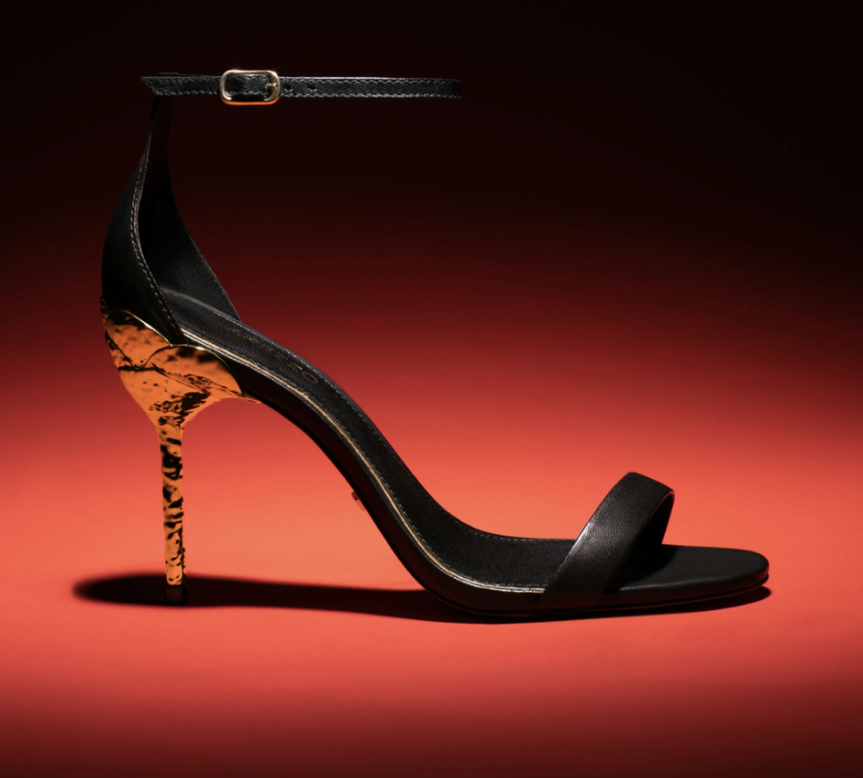 Shoe worn by Gisele Bündchen in Arezzo's On My Way campaign. 