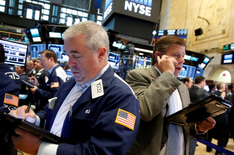 Traders work on the floor of the New York Stock Exchange (NYSE) in New York City, U.S., September 28, 2016. REUTERS/Brendan McDermid