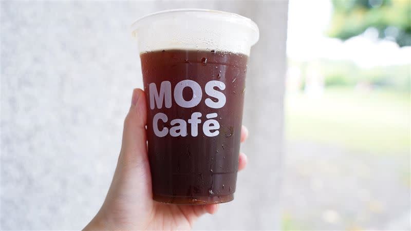 摩斯漢堡借用循環杯，即可回饋中杯摩斯咖啡冰熱不限，限量3000杯。（圖／摩斯漢堡提供）
