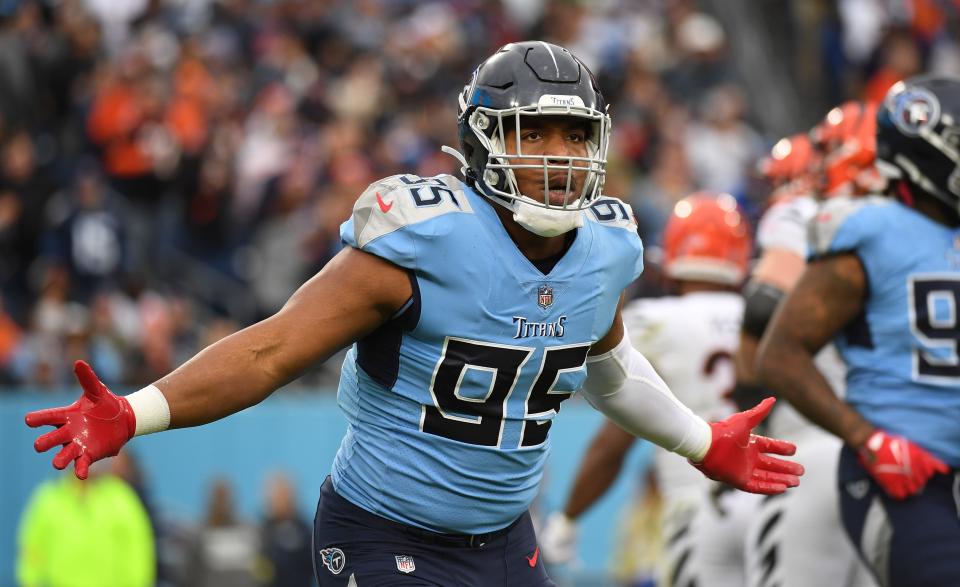 Titans defensive end DeMarcus Walker (95) celebrates after a sack during the first half against Cincinnati. The Sandalwood graduate is signing with the Chicago Bears.