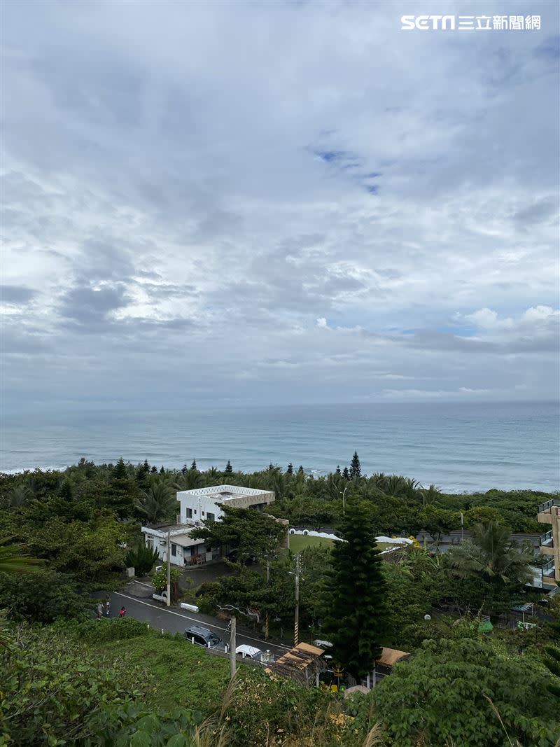 「山度空間」設置了幾處觀景平台，可以遠眺太平洋，飽覽無敵海景。