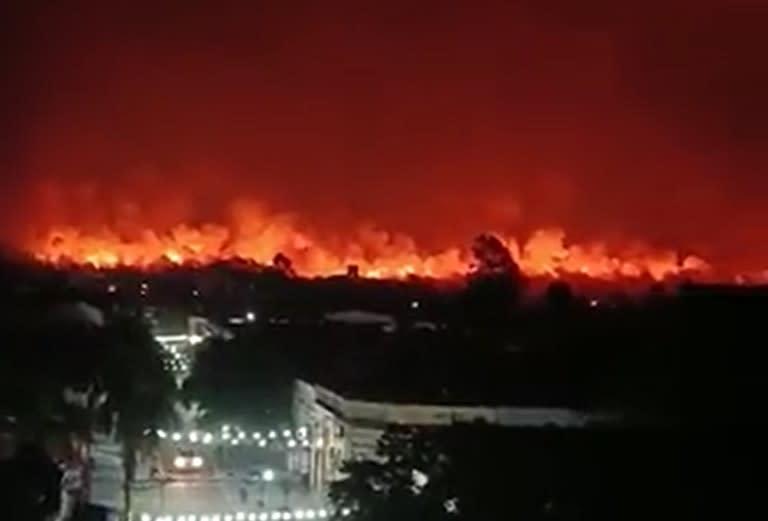 El incendio en Oran llegó muy cerca de la ciudad, pero ya fue sofocado.