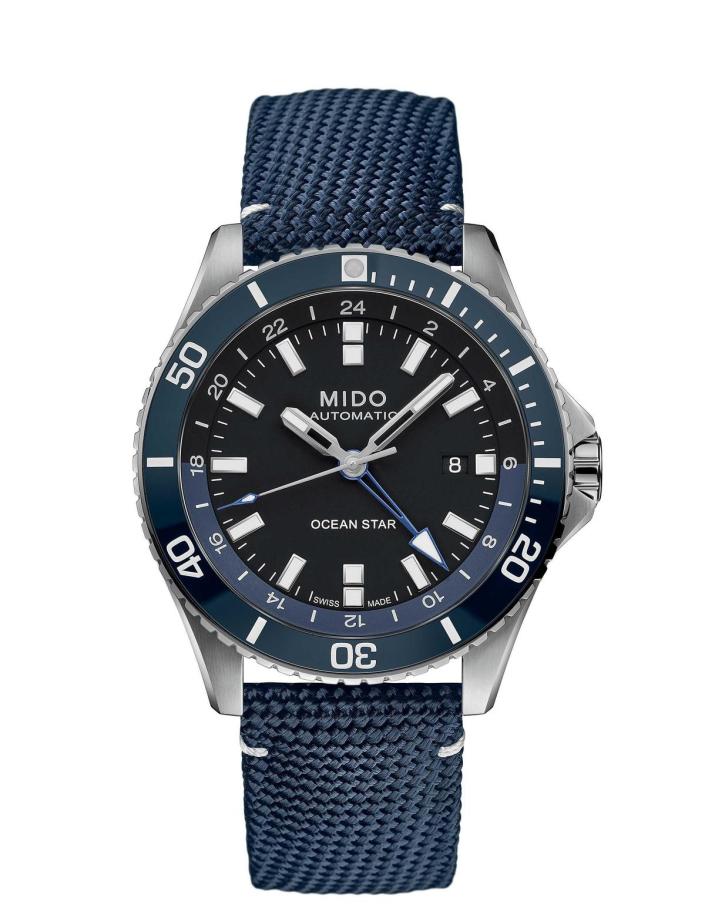 MIDO Ocean Star GMT 美度海洋之星二地時間潛水錶，藍色織紋錶帶款，定價約NT$37,300。