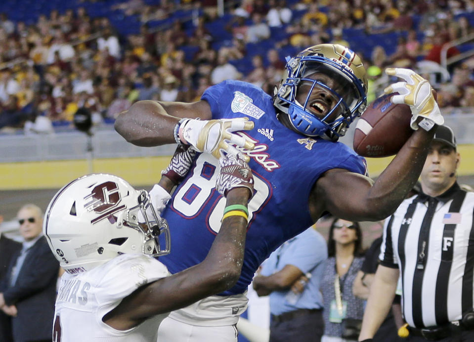 Tulsa wide receiver Josh Atkinson (88) is unable to hold on to a pass as Central Michigan defensive back Emmett Thomas (3) defends in the first half of the Miami Beach Bowl NCAA college football game, Monday, Dec. 19, 2016, in Miami. (AP Photo/Alan Diaz)