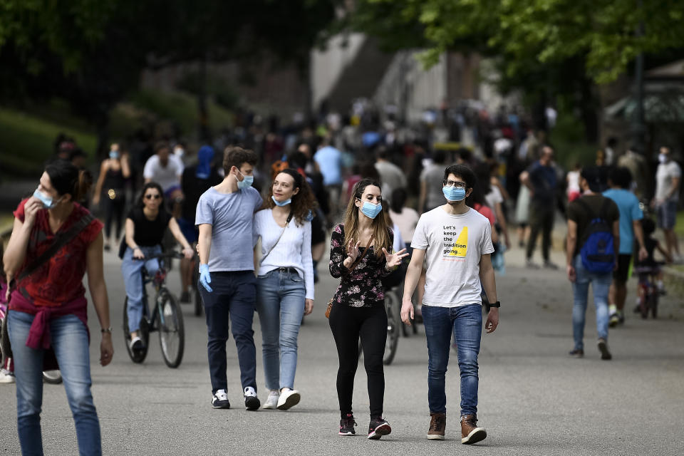 TURIN, ITALY - May 09, 2020: People walk at Parco del Valentino (Valentino Park) during first weekend of phase two (2) of COVID-19 coronavirus emergency. During phase two Italians are allowed to return to work, to see their relatives, to do outdoor sports activities. (Photo by Nicol� Campo/Sipa USA)