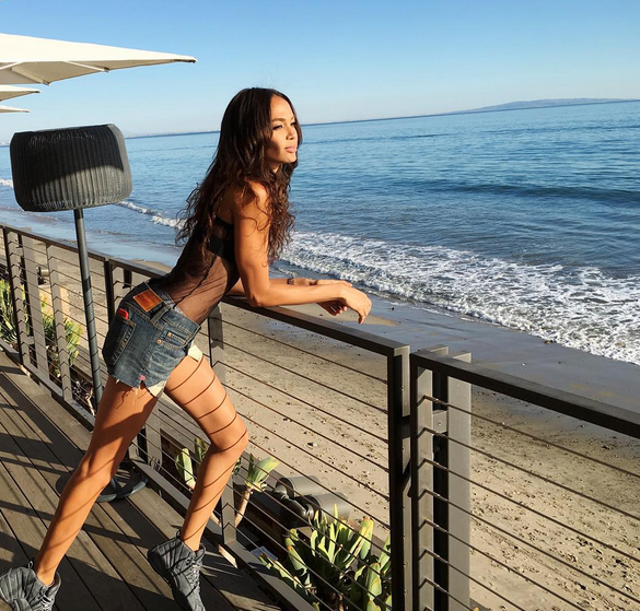 Joan Smalls gilt als DAS neue Supermodel. Die Schönheit aus Puerto Rico teilt im Internet fleissig Schnappschüsse aus ihrem Jetset-Leben zwischen Shootings, Promi-Partys und Traumstränden und von glamourösen Partys mit ihren Promi-Freundinnen. Foto: Instagram/joansmalls