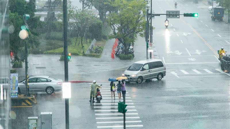 東北部地區及西半部山區午後慎防局部短暫陣雨。（圖／資料照）