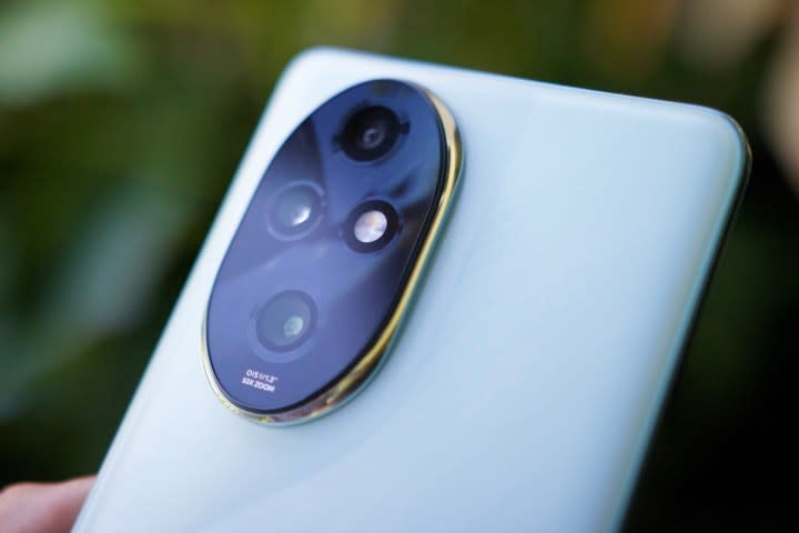 A close-up of the cameras on the Honor 200 Pro.