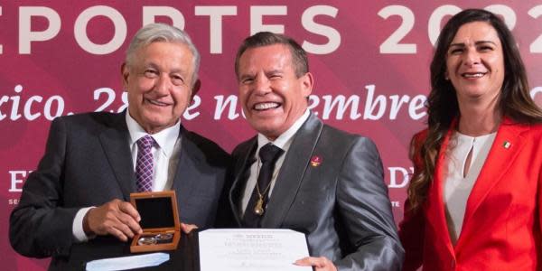 El boxeador Julio César Chávez recibe Premio Nacional del Deporte 