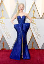 <p>Auch Nicole Kidman überzeugt in Blau. Die Robe von Armani Privé ist mit dem langen Beinschlitz und der vorn aufgesetzten Schleife ein echter Eyecatcher. (Bild: Getty Images) </p>