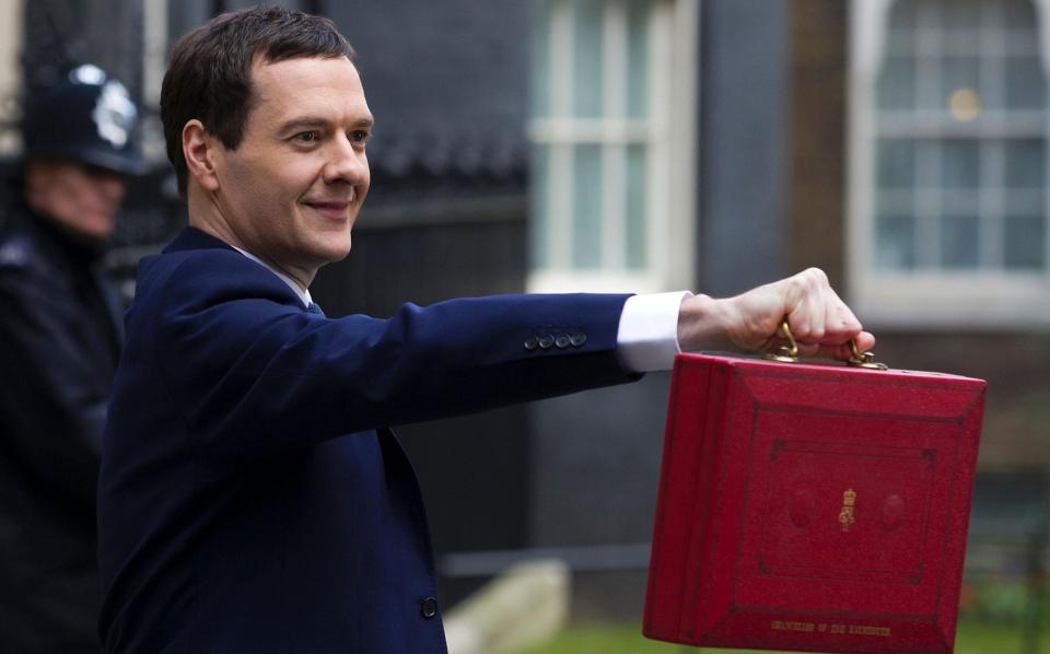 British Finance Minister George Osborne poses for pictures with the Budget Box as he leaves 11 Downing Street in London, on March 16, 2016 - JUSTIN TALLIS/ AFP