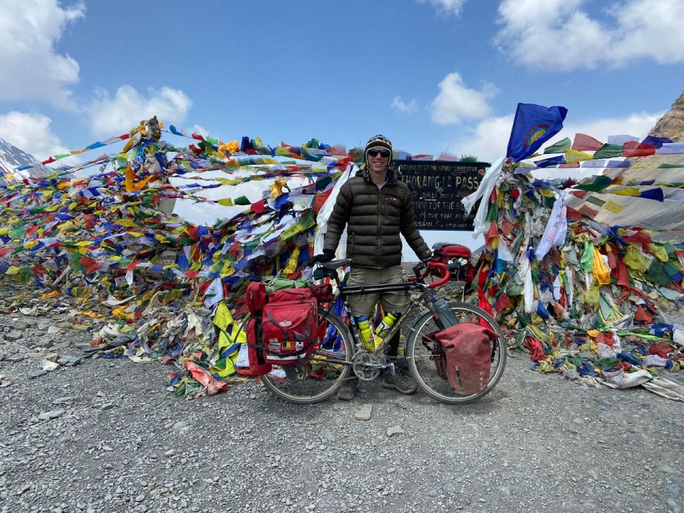 Swanson ha pasado los dos últimos años recorriendo 20 países de todo el mundo, incluido Nepal. Cortesía: Adam Swanson