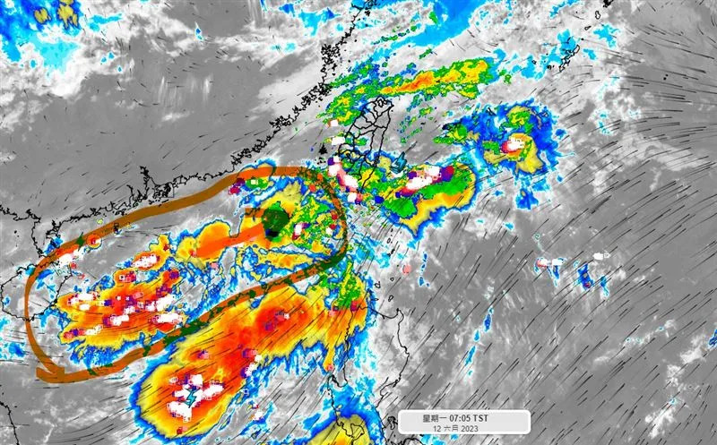 台灣西南方有「一大坨水氣」，將可能持續影響台灣7-10天。（圖／翻攝自氣象達人彭啟明臉書）