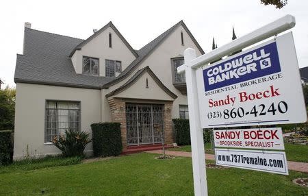 A view of a house for sale is seen in Los Angeles in this February 24, 2010 file photo. REUTERS/Mario Anzuoni/Files