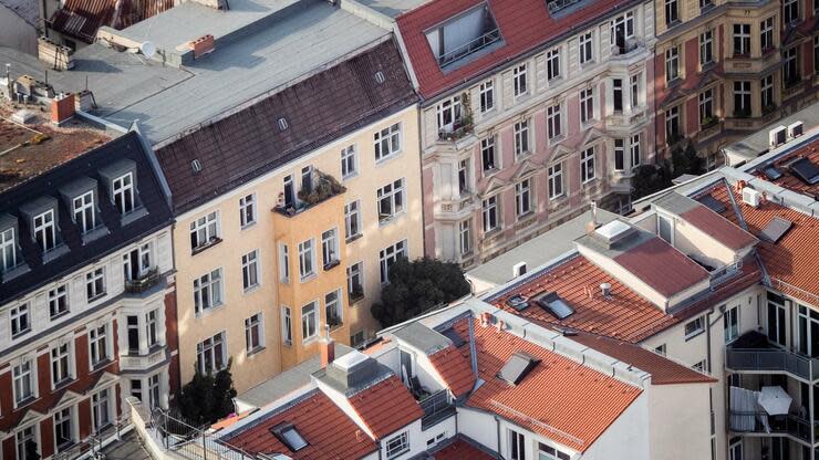 Staatliche Hilfen haben dazu geführt, dass der Immobilienmarkt so stabil blieb und es kaum zu Mietausfällen gekommen ist. Foto: dpa