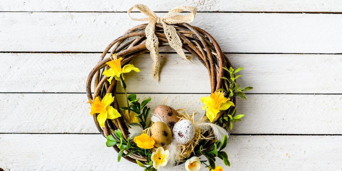 Winter Door Wreath Using A Basket - Major Hoff Takes A Wife