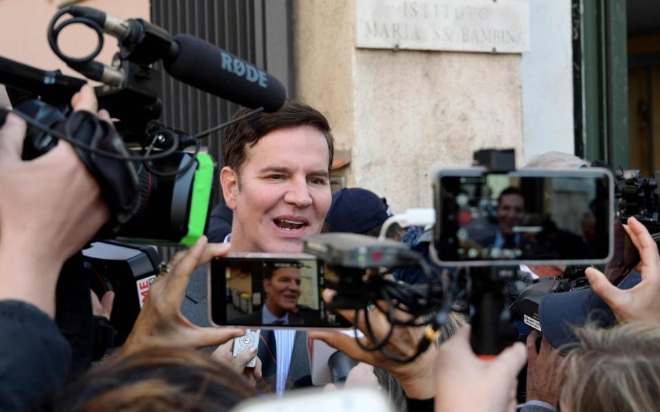 Chilean victim of sexual abuse, Juan Carlos Cruz, addresses the media outside the entrance of the Paul-VI residence in 2019 -  VINCENZO PINTO/AFP