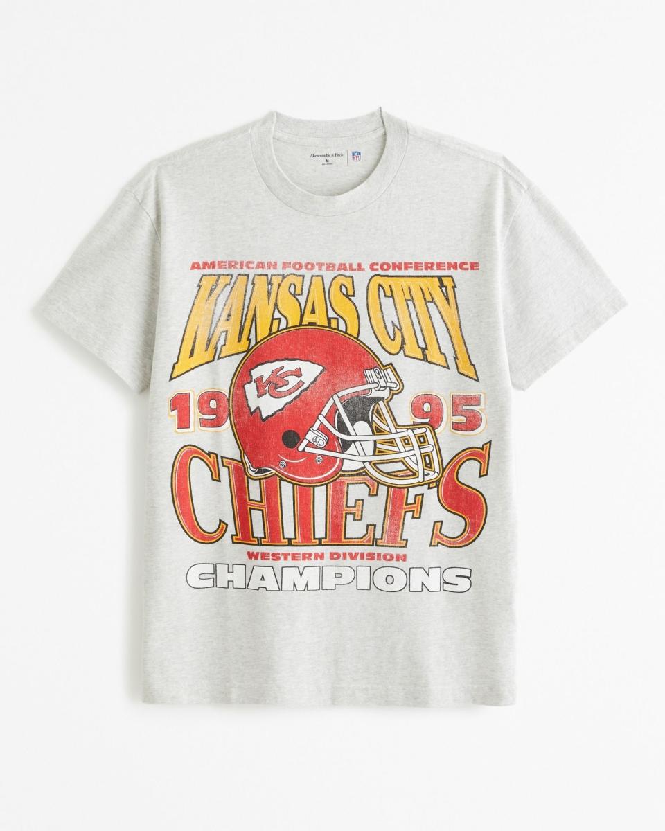 <p><a href="https://go.redirectingat.com?id=74968X1596630&url=https%3A%2F%2Fwww.abercrombie.com%2Fshop%2Fus%2Fp%2Fvintage-super-bowl-graphic-tee-53328819&sref=https%3A%2F%2F" rel="nofollow noopener" target="_blank" data-ylk="slk:Shop Now;elm:context_link;itc:0;sec:content-canvas" class="link ">Shop Now</a></p><p>Kansas City Chiefs Graphic Tee</p><p>abercrombie.com</p><p>$42.50</p>