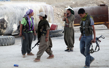 Kurdistan Workers Party (PKK) fighters participate in an intensive security deployment against Islamic State (IS) militants on the front line in Makhmur August 9, 2014. REUTERS/Azad Lashkari