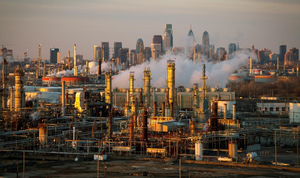 FILE PHOTO:  The Philadelphia Energy Solutions oil refinery is seen at sunset in front of the Philadelphia skyline March 24, 2014. REUTERS/David M. Parrott/File Photo 