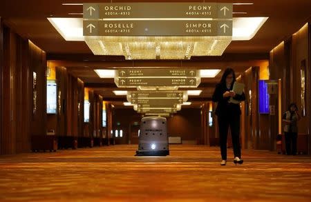 A robot cleans the hallway of the Marina Bay Sands convention centre in Singapore June 30, 2016. REUTERS/Edgar Su /Files