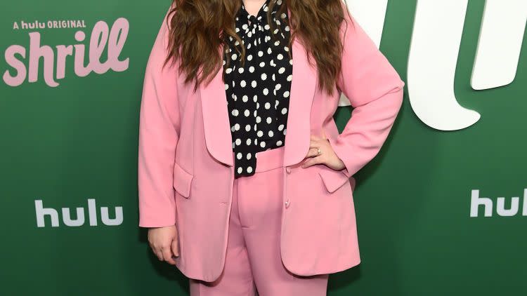 plus size fall outfit ideas aidy bryant pink suit