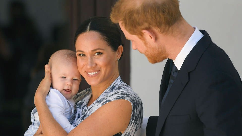 Meghan y Harry con su hijo