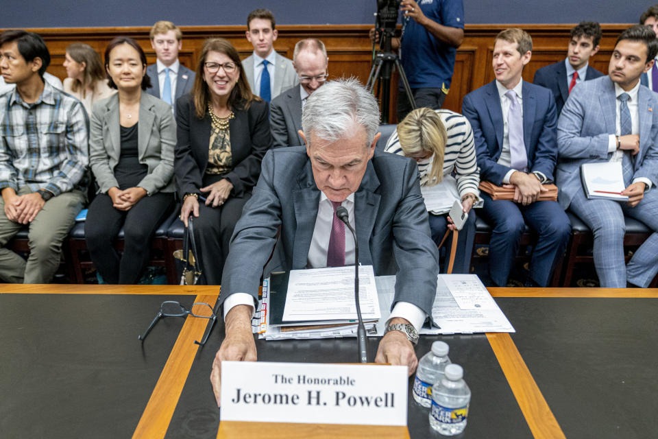 El presidente de la Reserva Federal de Estados Unidos, Jerome Powell, llega a una audiencia de la Comisión de Servicios Financieros de la Cámara de Representantes, el miércoles 21 de junio de 2023, en Washington, D.C. (AP Foto/Andrew Harnik)