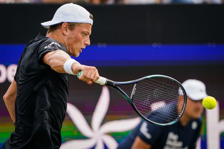 Campeón y con revés de una mano: el neerlandés Tim van Rijthoven, de 25 años y 205° del mundo, conquistó su primer título ATP al vencer en la final al ruso Daniil Medvedev (2°) sobre el césped de 's-Hertogenbosch, Países Bajos.