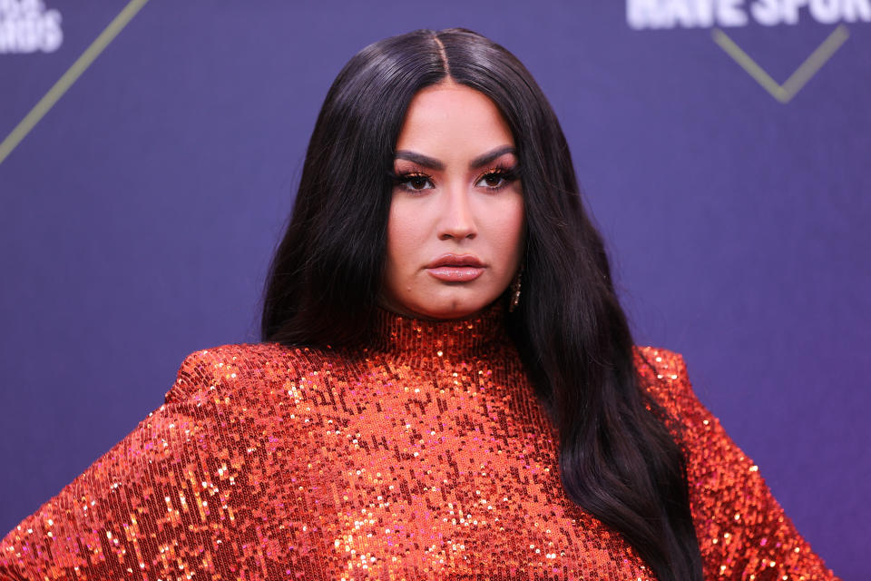 Demi Lovato arrives at the 2020 E! People's Choice Awards