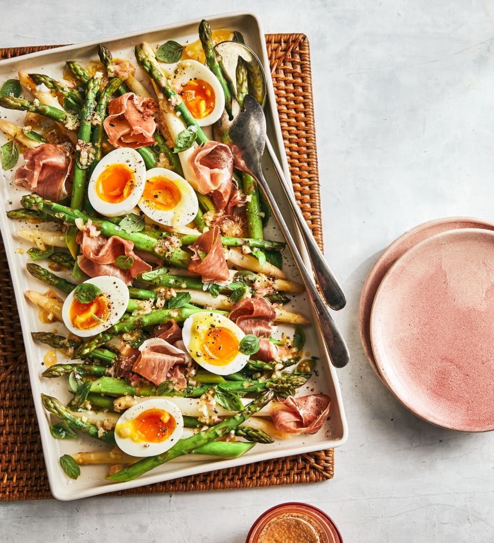 Asparagus with Eggs and Prosciutto