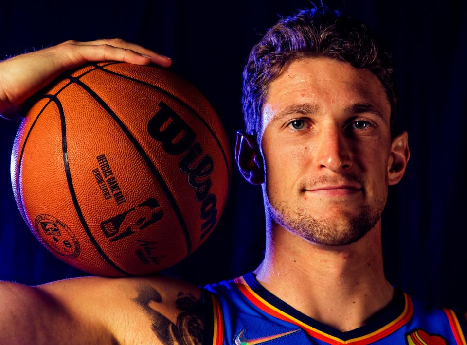 Mike Muscala agreed to a one-year deal on the veteran’s minimum to return to the Thunder.