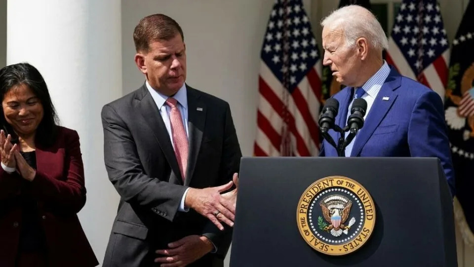 Biden avoids rail strike with a provisional agreement, pending a vote in the unions