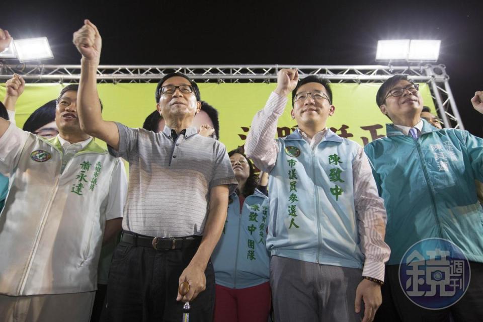 一旦總統決定特赦陳水扁（左2），扁家尚未執行的犯罪所得，可能都將歸還，屆時恐引起各界反彈。