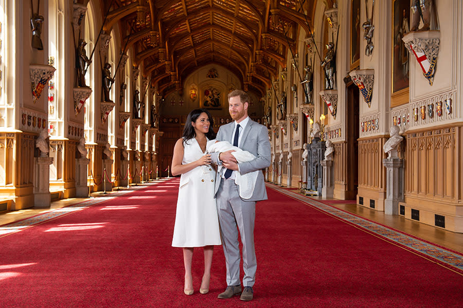 prince-harry-and-meghan-with-archie-in-windsor-st-georges-hall