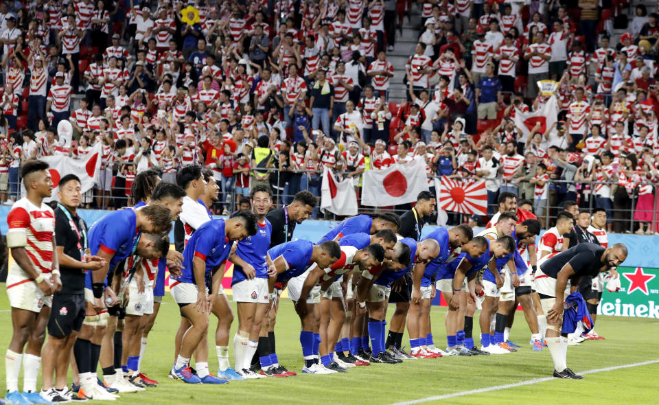 Players bow to the crowd after the Rugby World Cup Pool A game at City of Toyota Stadium between Japan and Samoa in Tokyo City, Japan, Saturday, Oct. 5, 2019. Japan defeated Samoa 38-19.(AP Photo/Shuji Kajiyama)