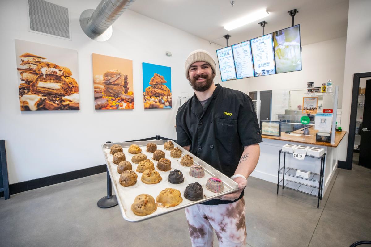 Una tienda de galletas en la ciudad de Panamá podría usar su ayuda para establecer un récord mundial Guinness.  Así es cómo