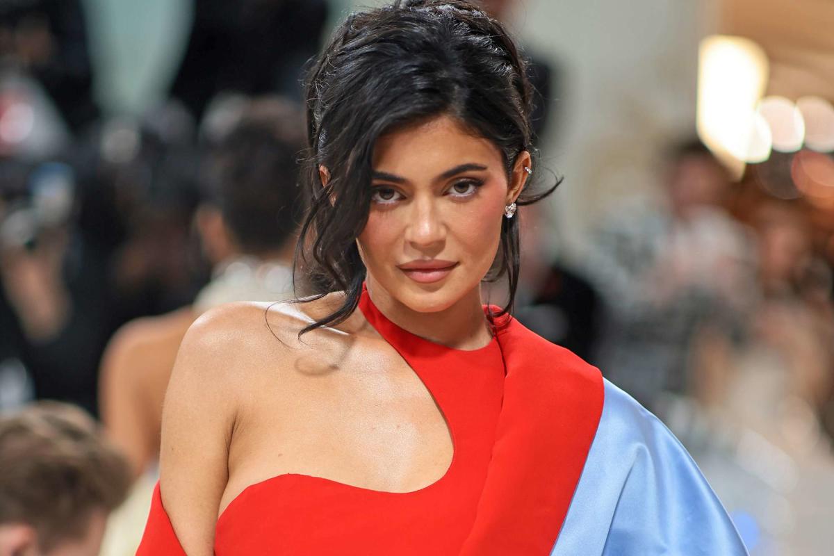 Kylie Jenner just wore a dress that's so tight it's a wonder she's