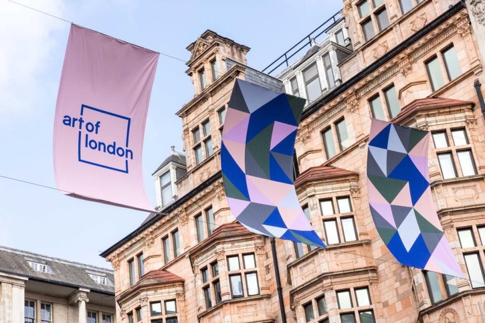 Rana Begum’s flags in Piccadilly (Harvey Williams-Fairley/PinPep)