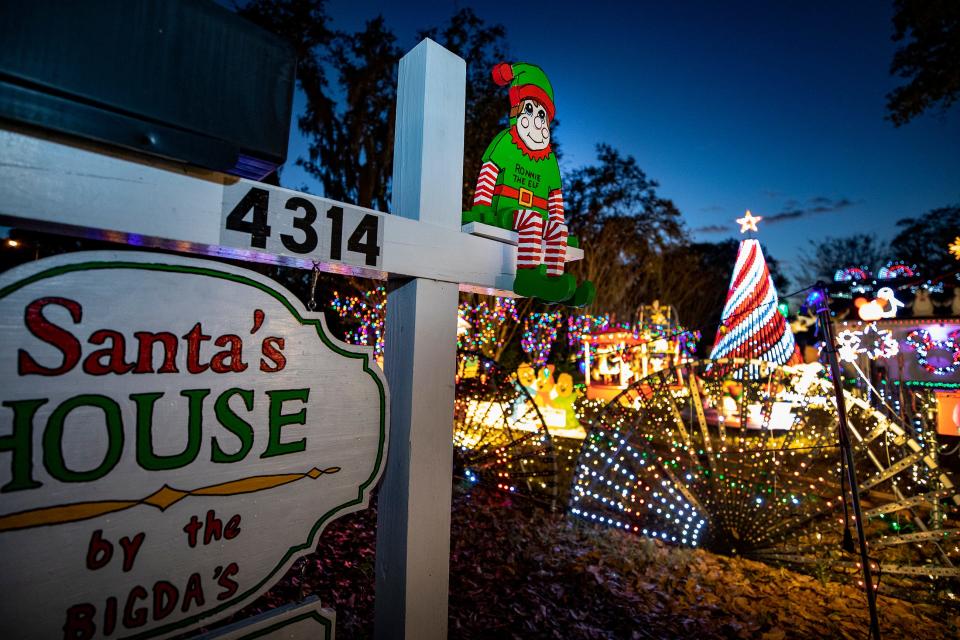 Bigda Family Santa's House on Shadow Wood Trail  in Winter Haven Fl. Tuesday December 15  2021. Winter Haven's Bigda family put together more than 100,000 Christmas light display for charity. ERNST PETERS/ THE LEDGER