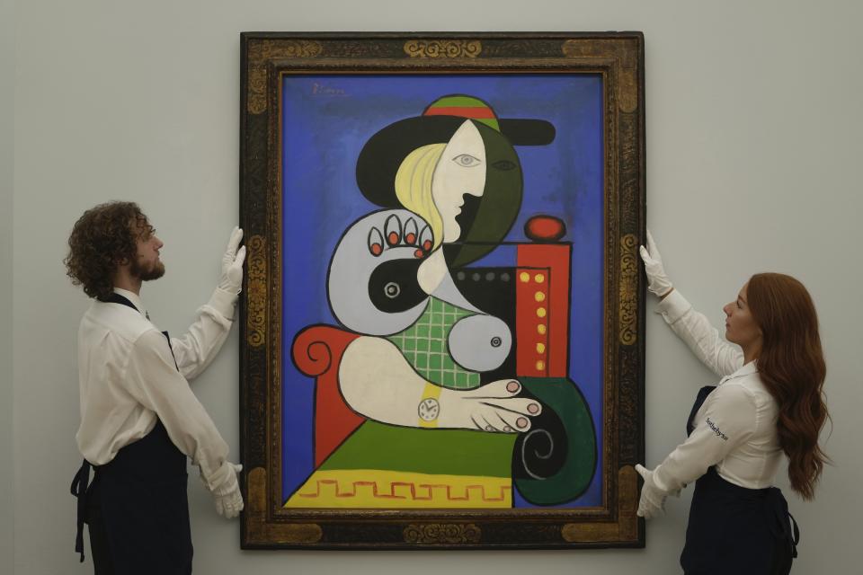 西班牙藝術大師畢卡索傑作之一「戴手表的女人」8日晚間在美國紐約蘇富比拍賣會以1.393億美元價格落槌。（美聯社）