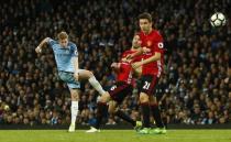 Britain Soccer Football - Manchester City v Manchester United - Premier League - Etihad Stadium - 27/4/17 Manchester City's Kevin De Bruyne shoots at goal Action Images via Reuters / Jason Cairnduff Livepic