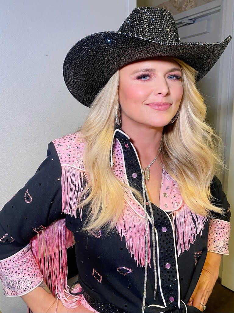 Miranda Lambert and Makeup Artist Moani Lee on the Glam Behind the Singer s Velvet Rodeo Residency