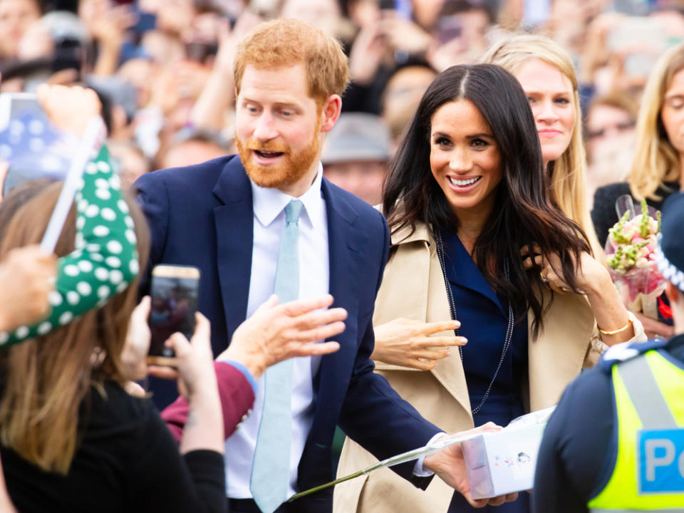 Die Sussexes verkündeten vor gut einem Jahr ihren Rückzug als Senior-Royals. (Bild: FiledIMAGE / Shutterstock.com)