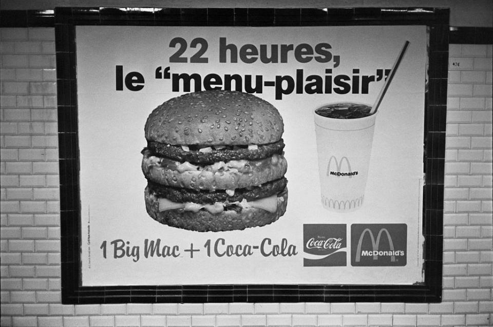 <p>An advertisement for McDonald's 'Menu-Plaisir'—a Big Mac and a Coca-Cola—in a Paris Métro station. The first McDonald's opened in France was in 1972 in the town of Créteil.</p>